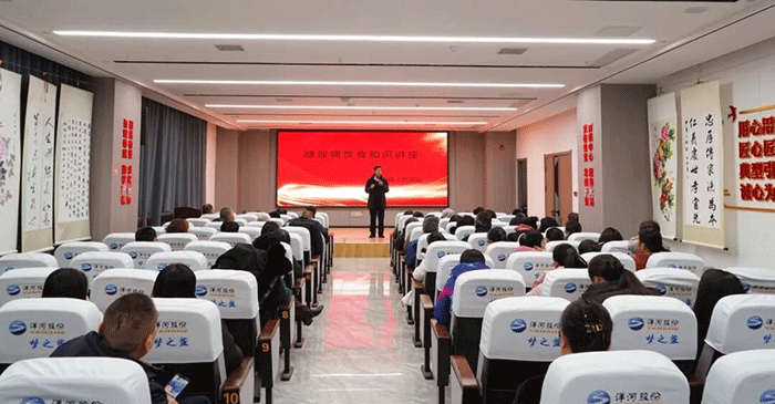 东明县人民医院党外知识分子联谊会组织医务人员赴南关社区开展主题健康知识讲座